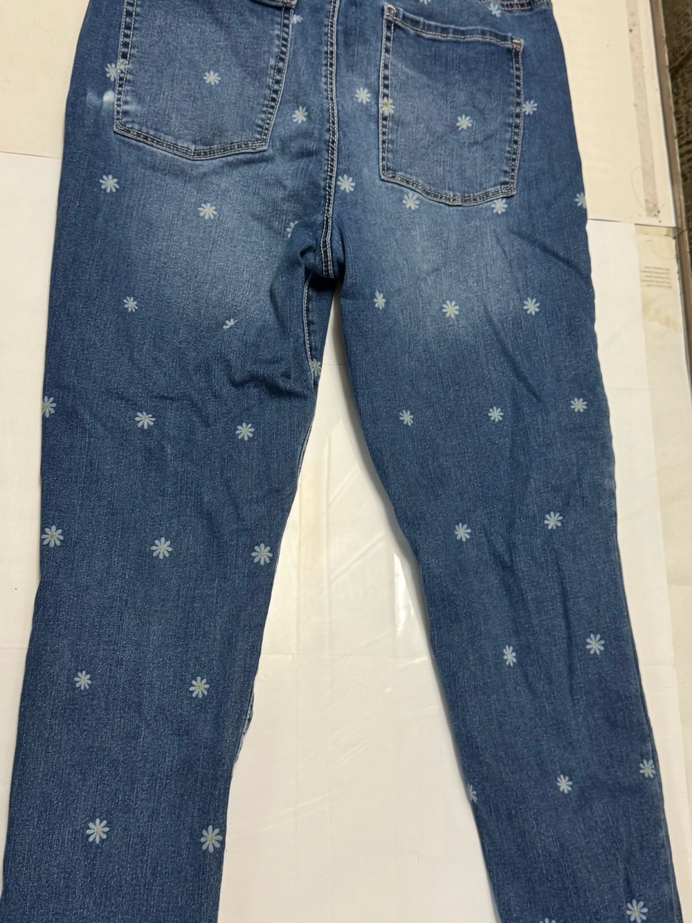 No Boundaries Blue Daisy-Print Skinny Jeans size 17 fits like a 12 - Picture 5 of 5